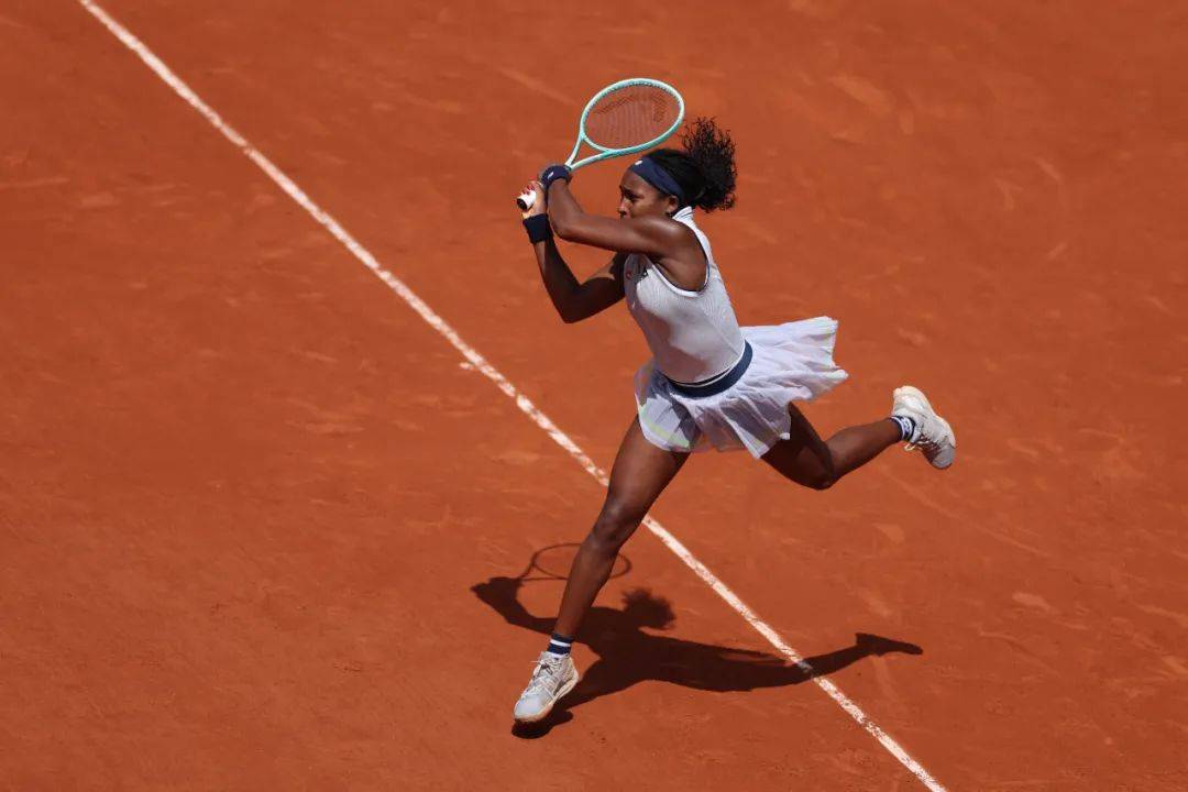 他不仅完成 他不仅完成